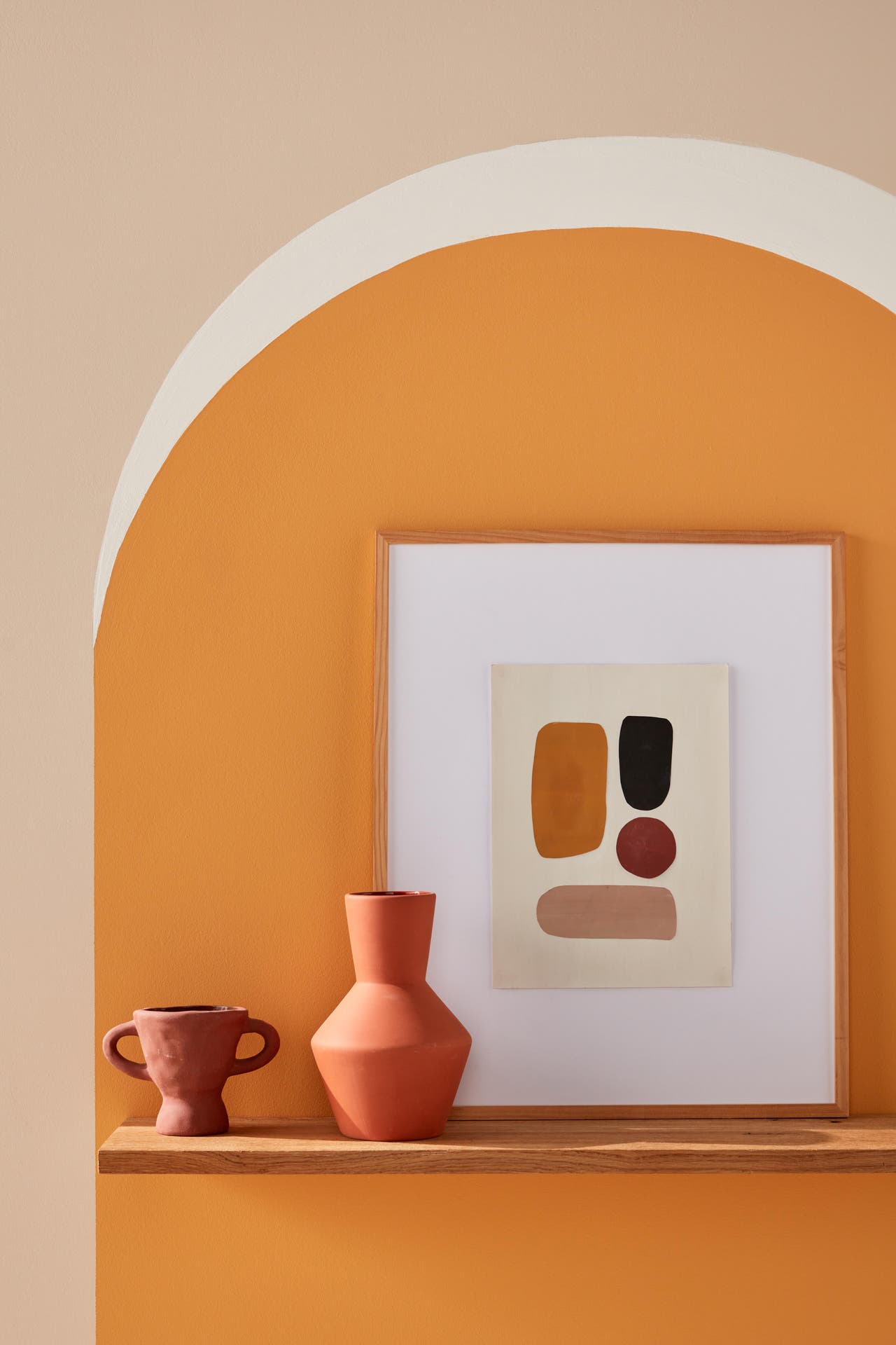 Diapositive Une arche dessinée à la peinture jaune