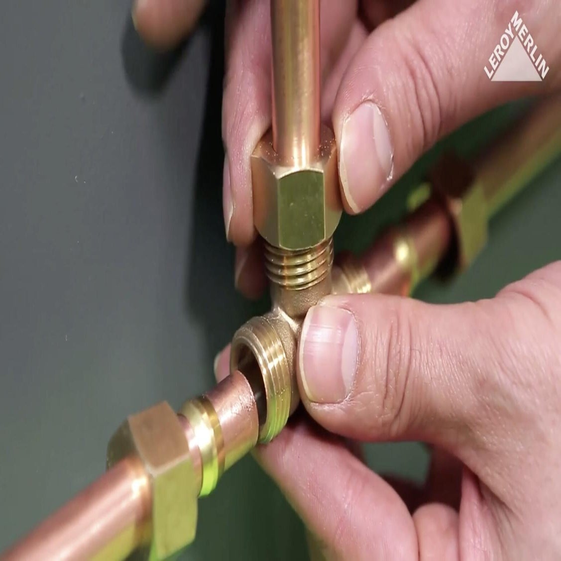 Comment installer un robinet ? | Leroy Merlin