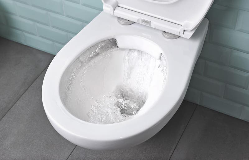 Comment changer la plaque de déclenchement d'un WC suspendu ?