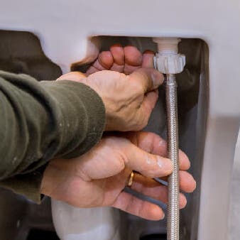 WC suspendu Gröhe: fuite d'eau autour bouton chasse