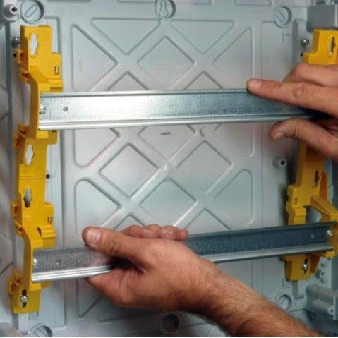 Installation tableau Legrand plexo