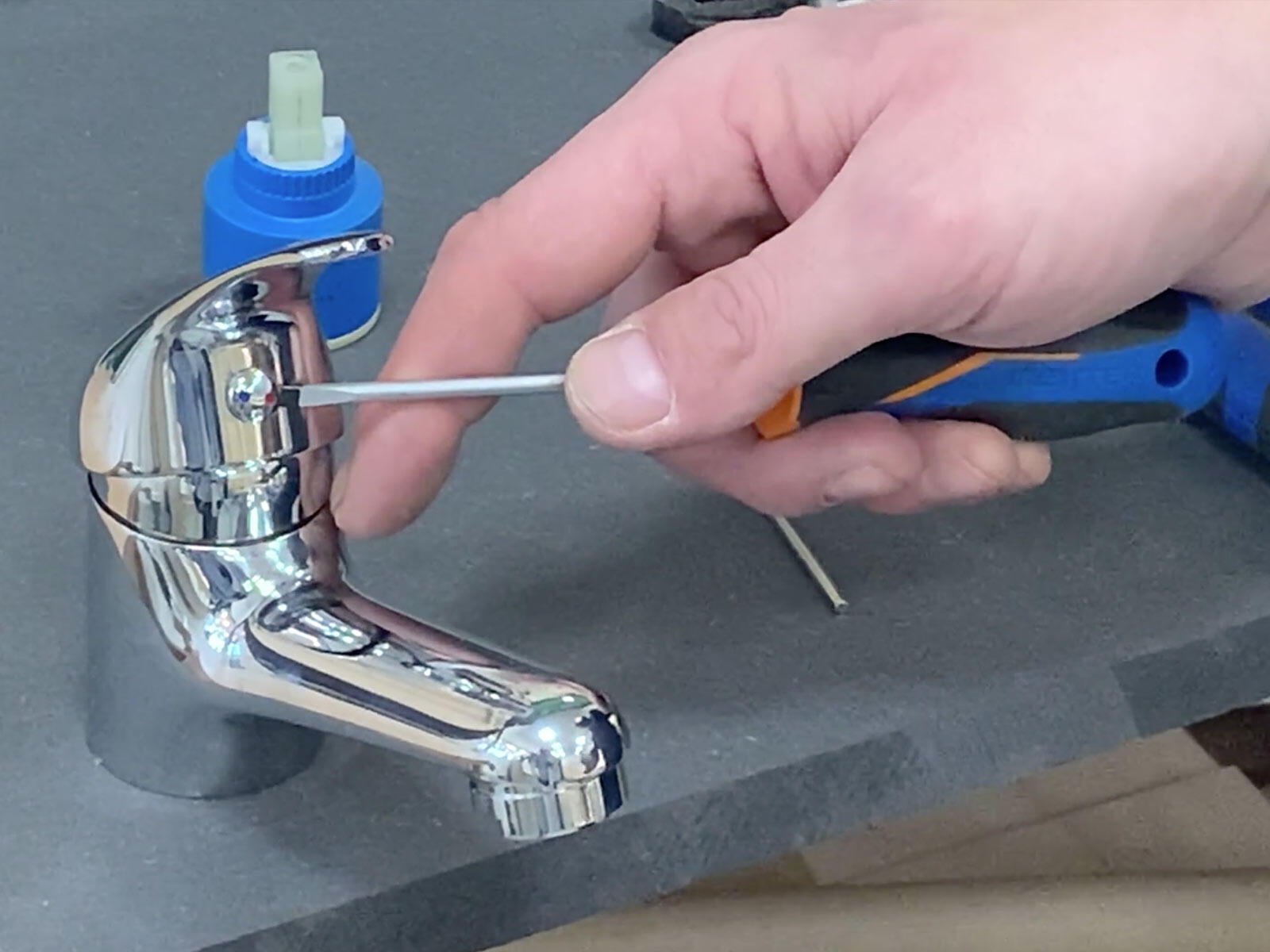 Comment changer une cartouche de mitigeur ? Leroy Merlin