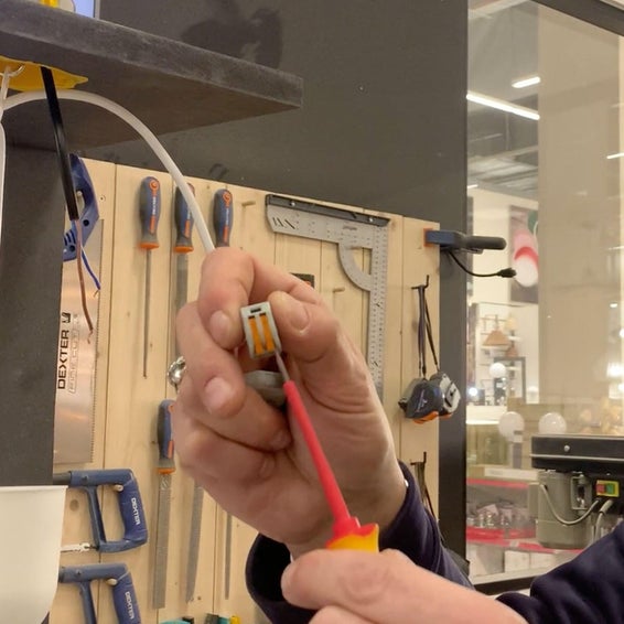 Cours de bricolage électricité : apprendre les bases de l'électricité