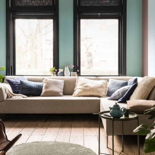 Dulux Valentine projet peinture, peinture murale couleur Crème de Couleur et peinture laque boiserie Valénite, peinture glycéro boiserie noir. Peinture glycéro protection boiserie porte, encadrement fenêtre - 6