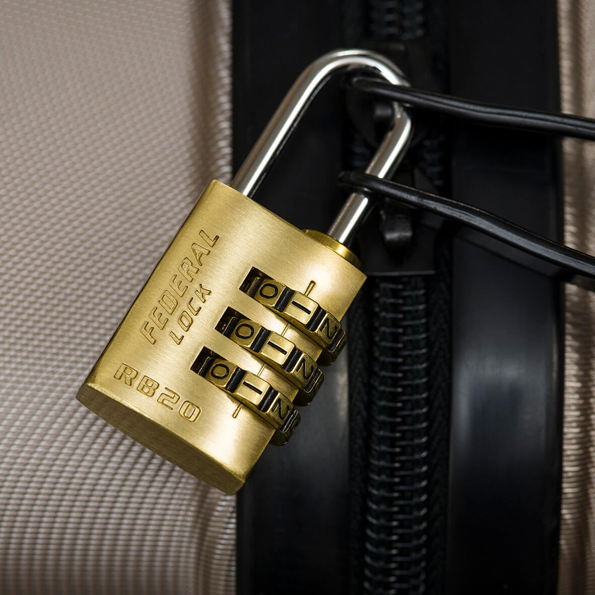 Cadenas à code laiton, l.20 mm - 2