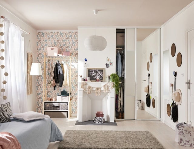photo d'un dressing dans une chambre d'ado