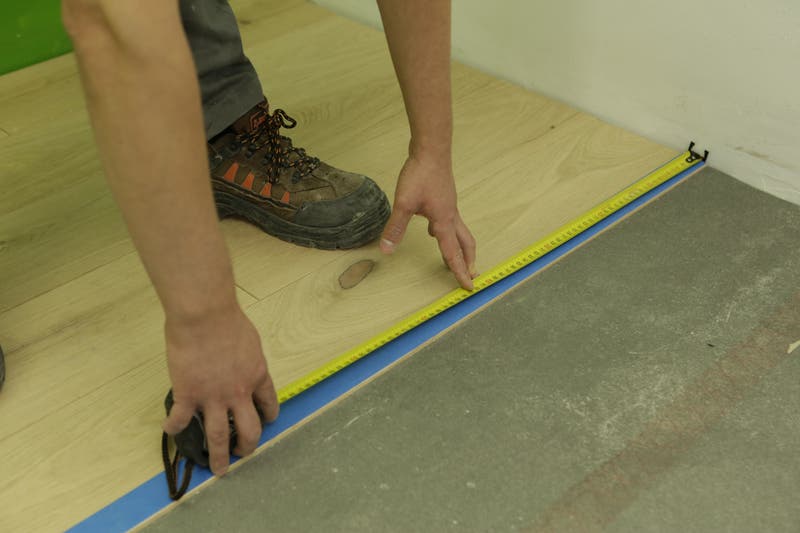 Comment réussir un joint entre un parquet et un carrelage ? | Leroy Merlin