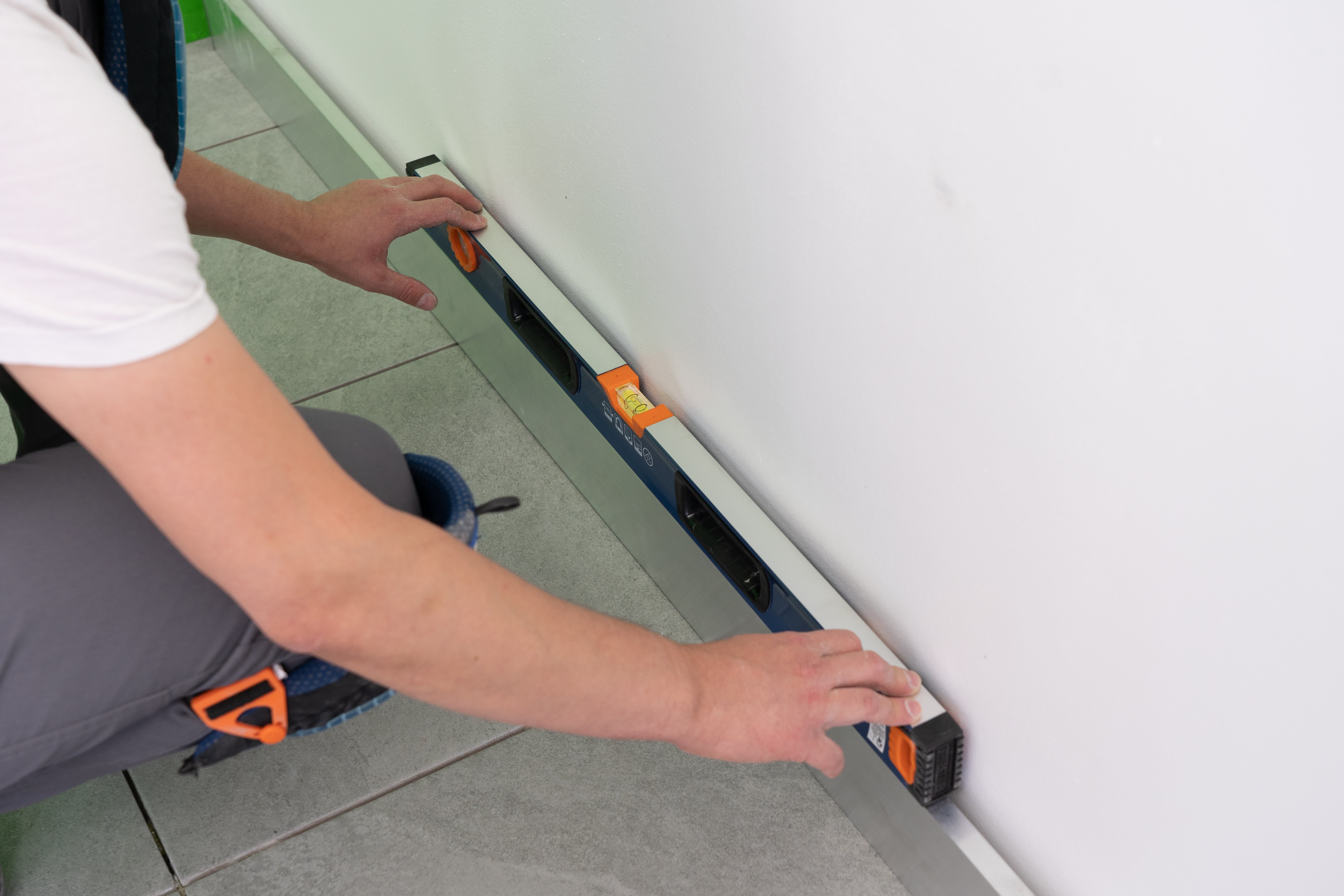 Comment poser des plinthes en carrelage? Leroy Merlin