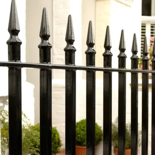 Une peinture fer extérieur direct sur rouille résistante à toutes les conditions. 
Hammerite est spécialisé dans la peinture fer extérieur pour embellir et protéger ses métaux extérieurs.