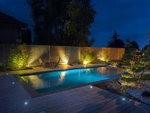 Eclairage piscine : quel luminaire dans et hors de l'eau - Côté Maison