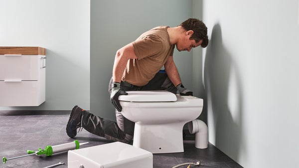 Guide plomberie - Technique de débouchage WC