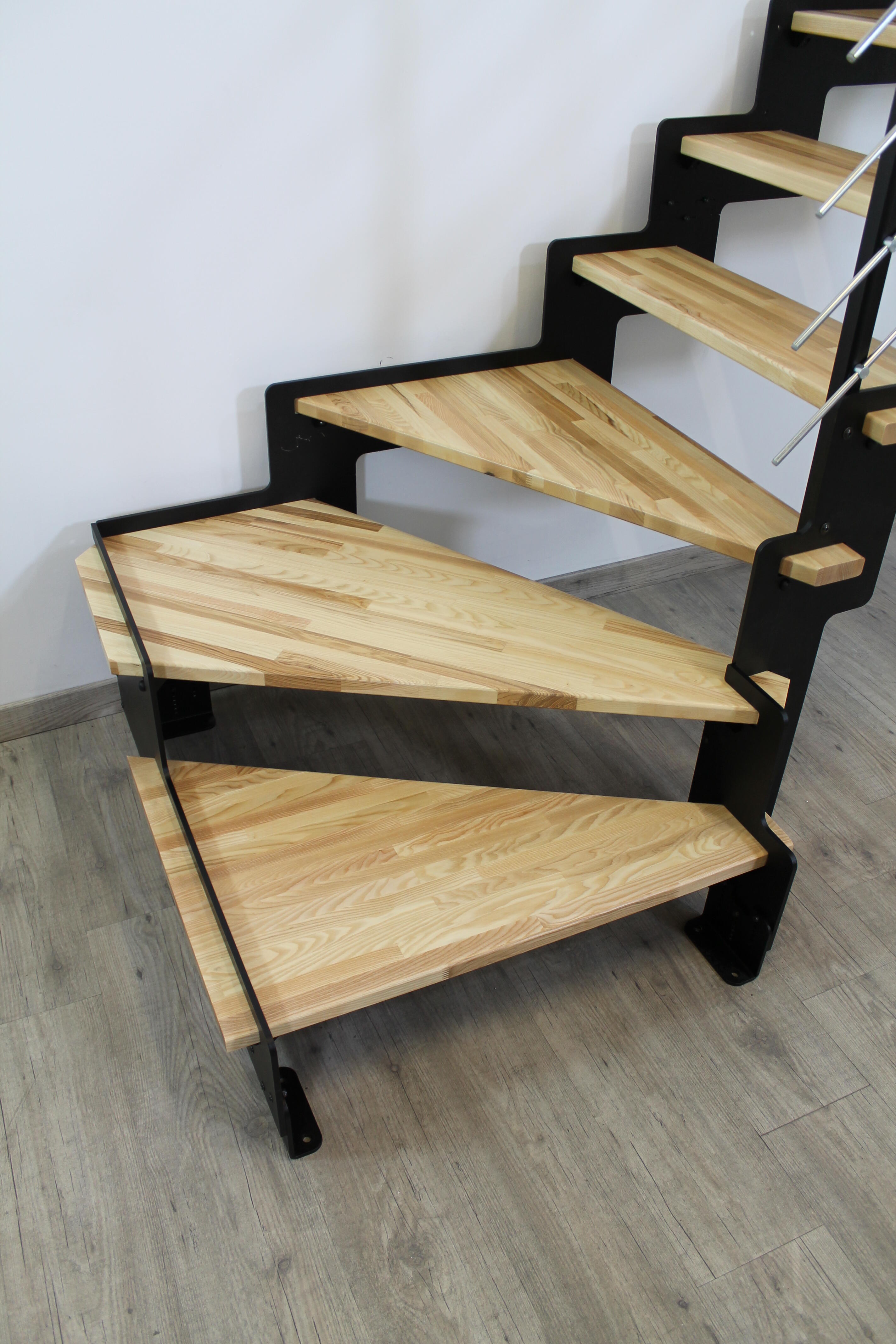 Escalier 1/4 t. bas révers. acier noir Crémaillère 14 mar. frêne verni , l.85 cm - 4