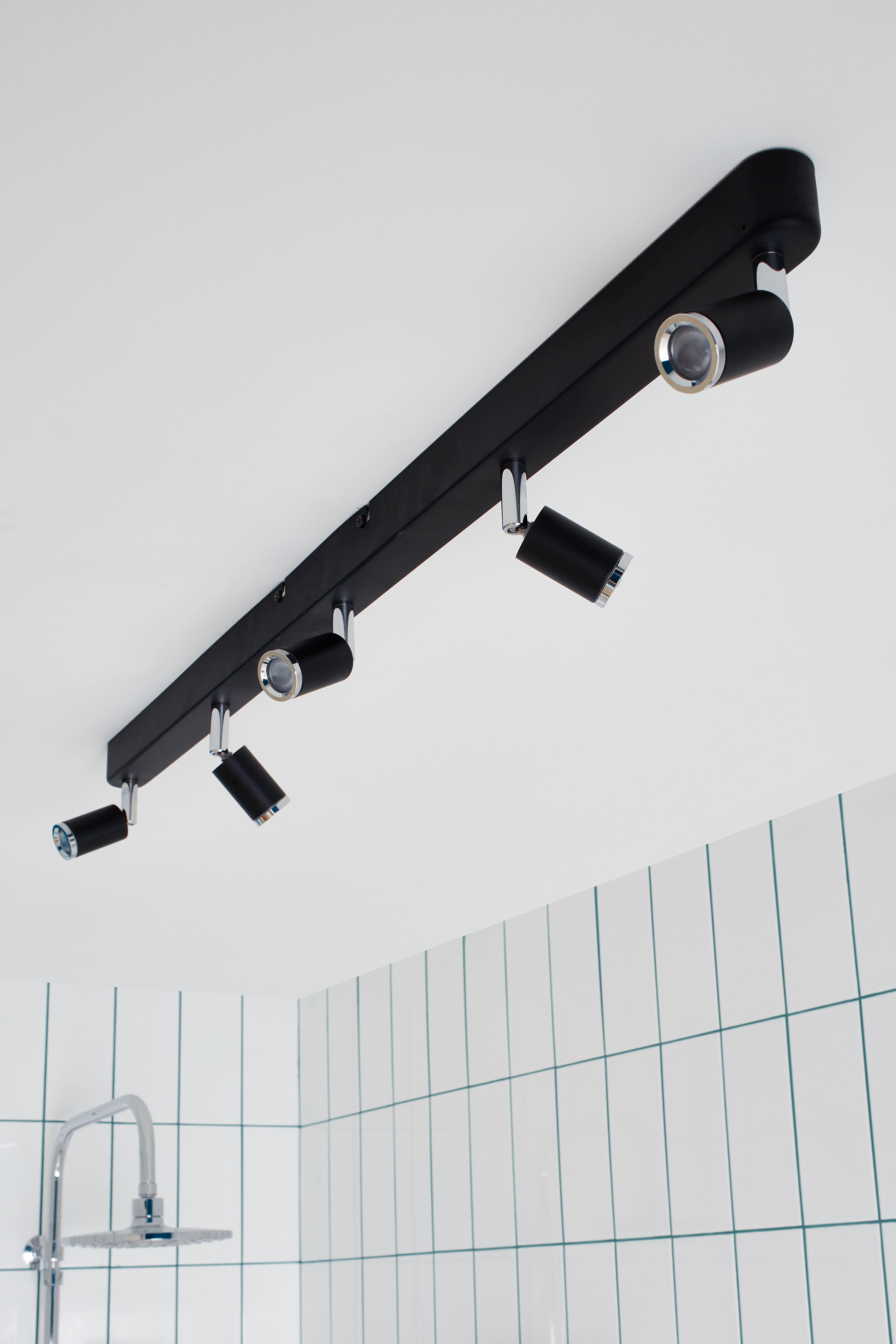 Rampe 5 spots LED salle de bain Tivoli, 2500 lumens blanc neutre, noir Lumiplus - 2