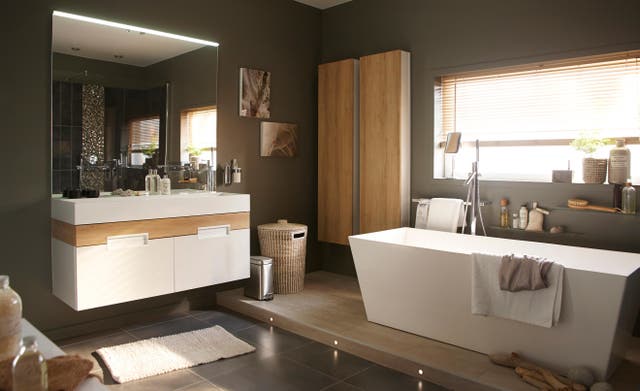 photo d'une salle de bain blanc bois et gris