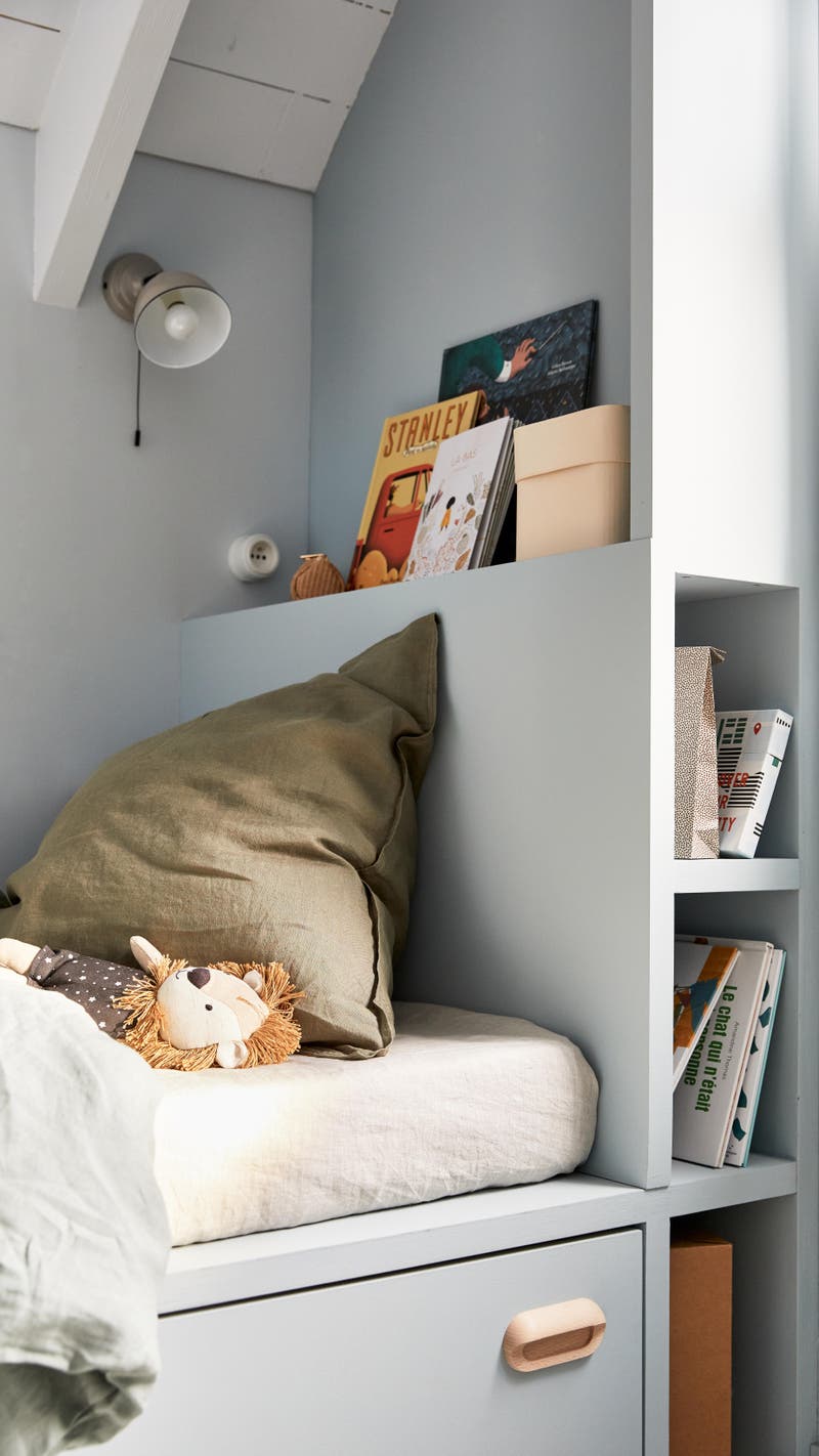 photo d'une têtes de lit pour une chambre dortoir sous les combles
