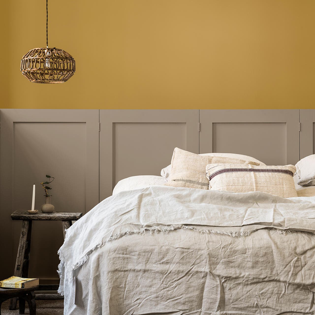 Diapositive De la peinture jaune pour dynamiser une chambre authentique 