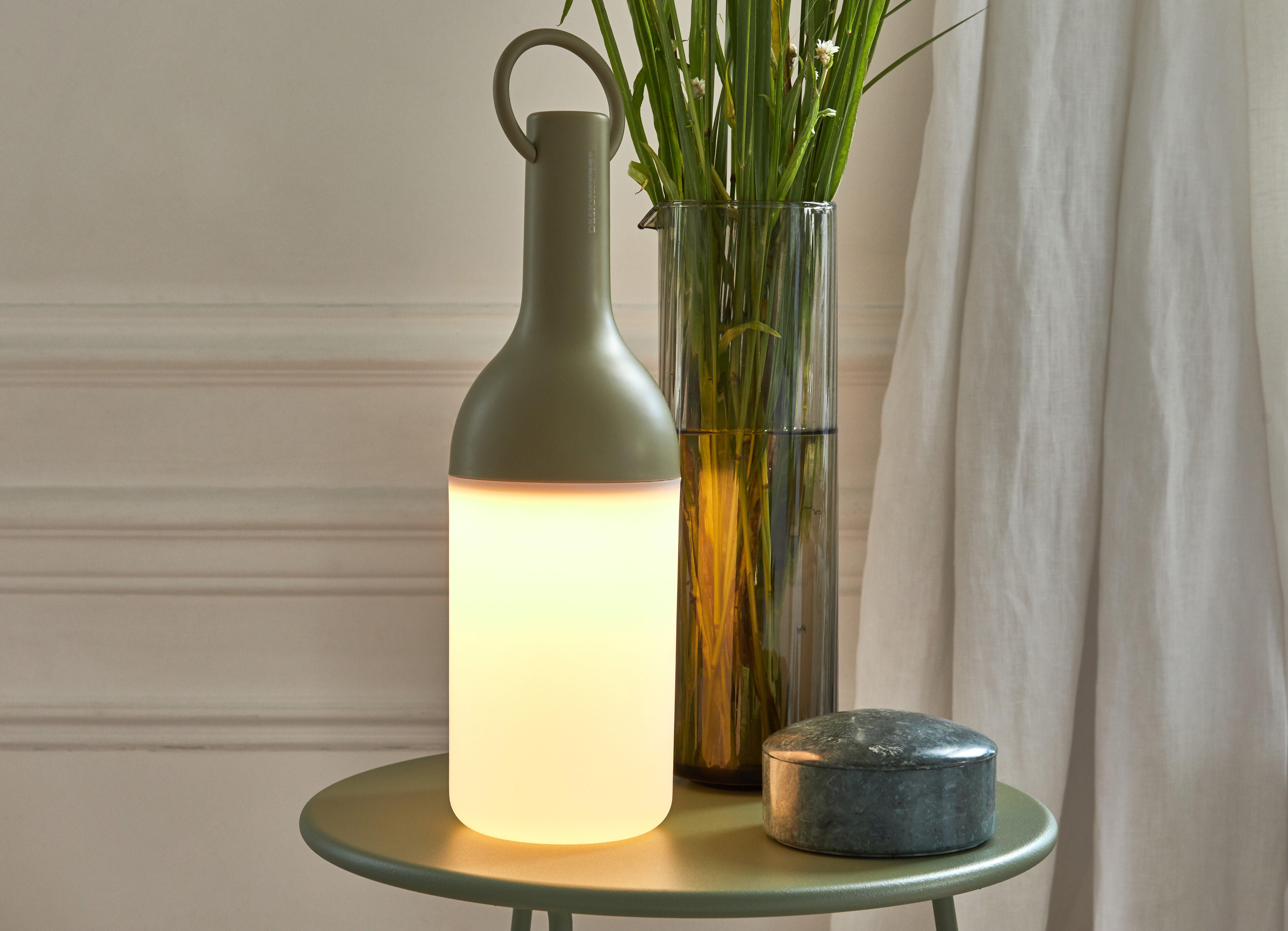 Une lampe nomade verte dedansdehors Leroy Merlin