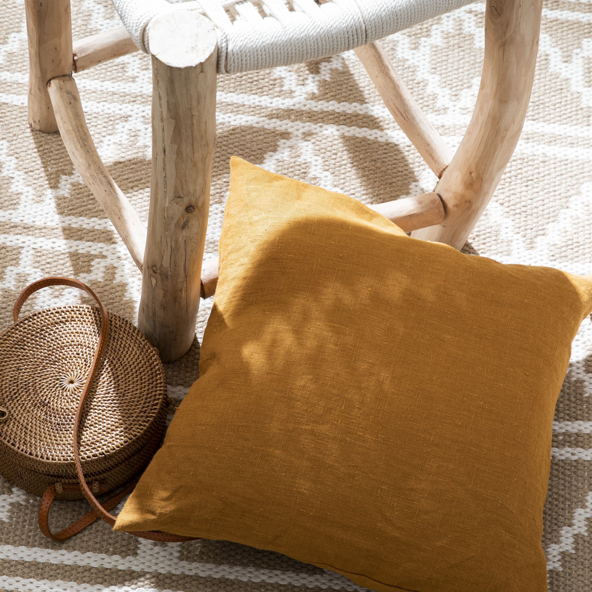 Cojín decorativo cuadrado Danae 100% lino lavado INSPIRE 45x45cm liso amarillo solemio doble cara - 3