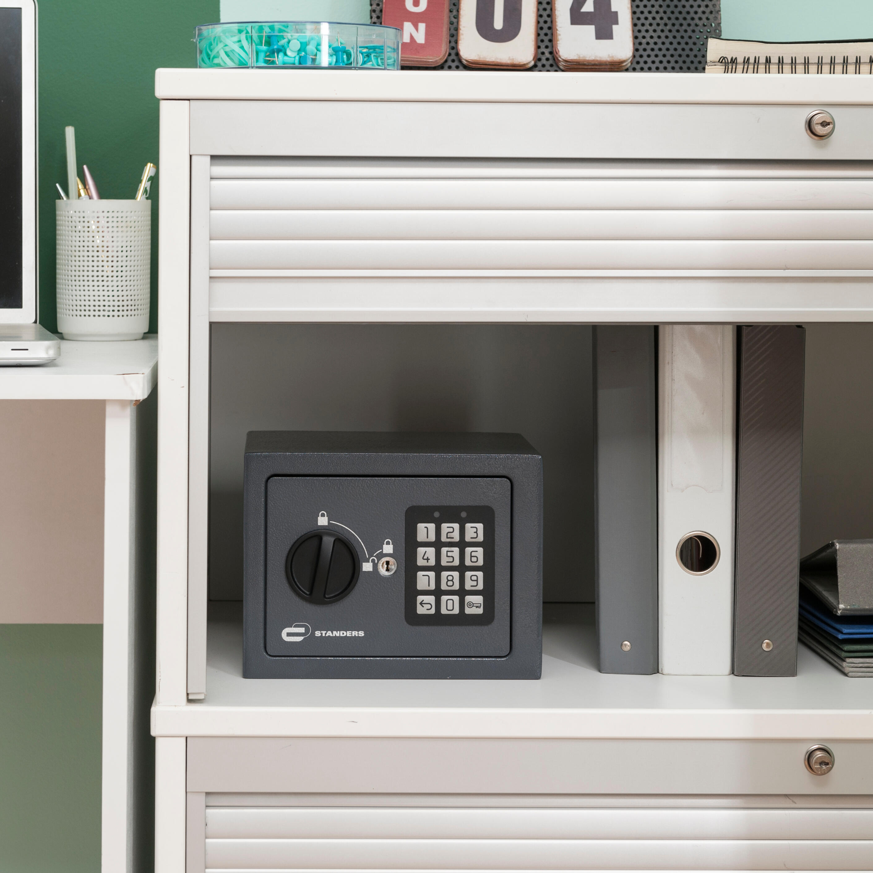 Coffre-fort à code STANDERS Sft-15enl1 H.15 x l.20 x P.15 cm, 4L - 4