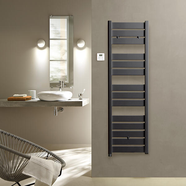 Grâce à son fort pouvoir d'inertie, le radiateur sèche-serviettes Madras apporte une chaleur douce et enveloppante à votre salle de bain. En choississant le Madras, vous optez pour une double fonction : sécher vos serviettes ET chauffer votre salle de bain. - 4