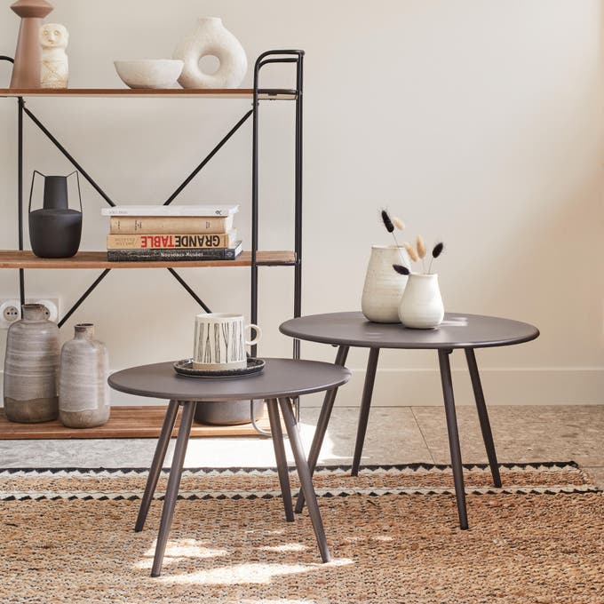 Photo Leroy Merlin de tables d'appoint noires. 
