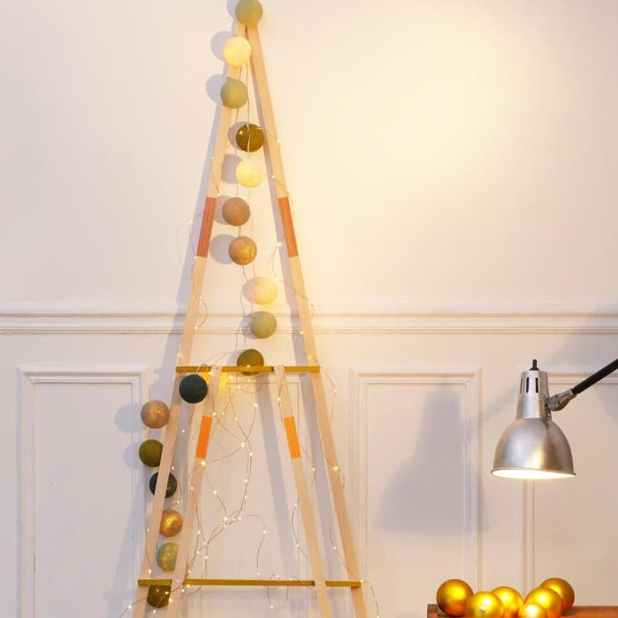 photo du sapin de noël graphique avec des tasseaux
