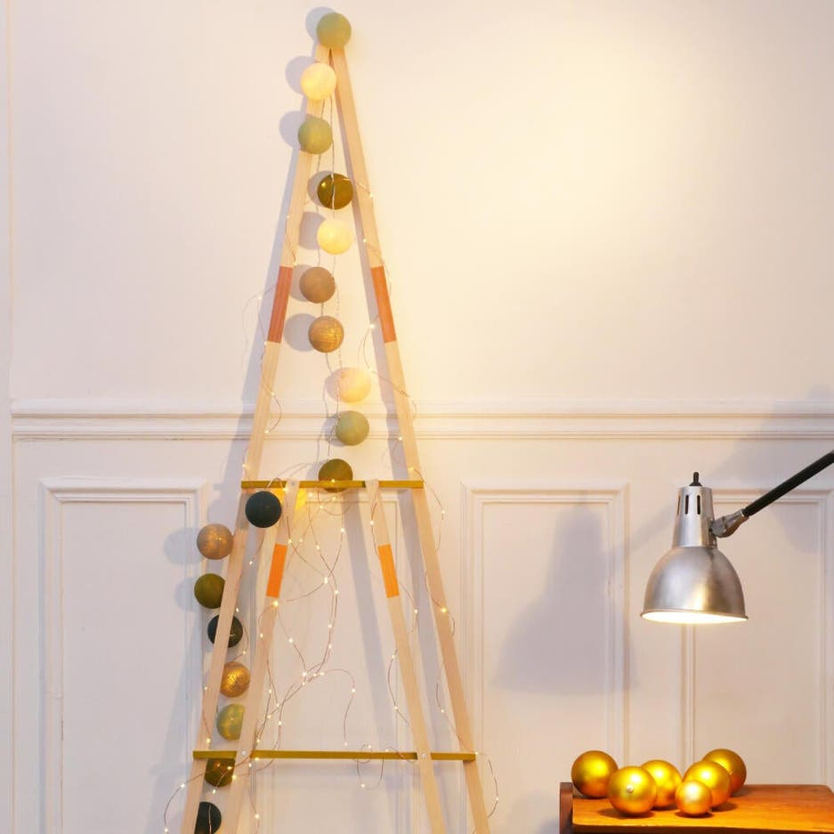 photo du sapin de noël graphique avec des tasseaux