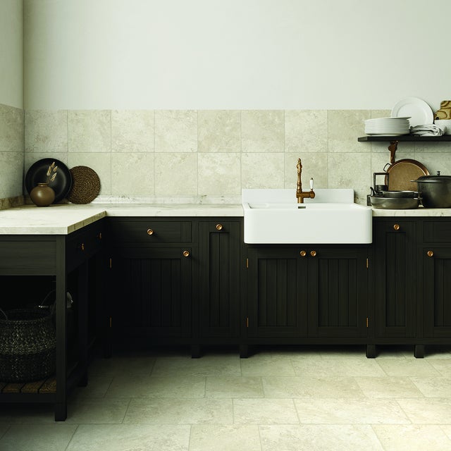 Piastrella da pavimento interno 30 x 30 cm Sp. 9 mm Travertine in gres porcellanato smaltato beige opaco traffico intenso (pei 4/5) R9 1.08 mq