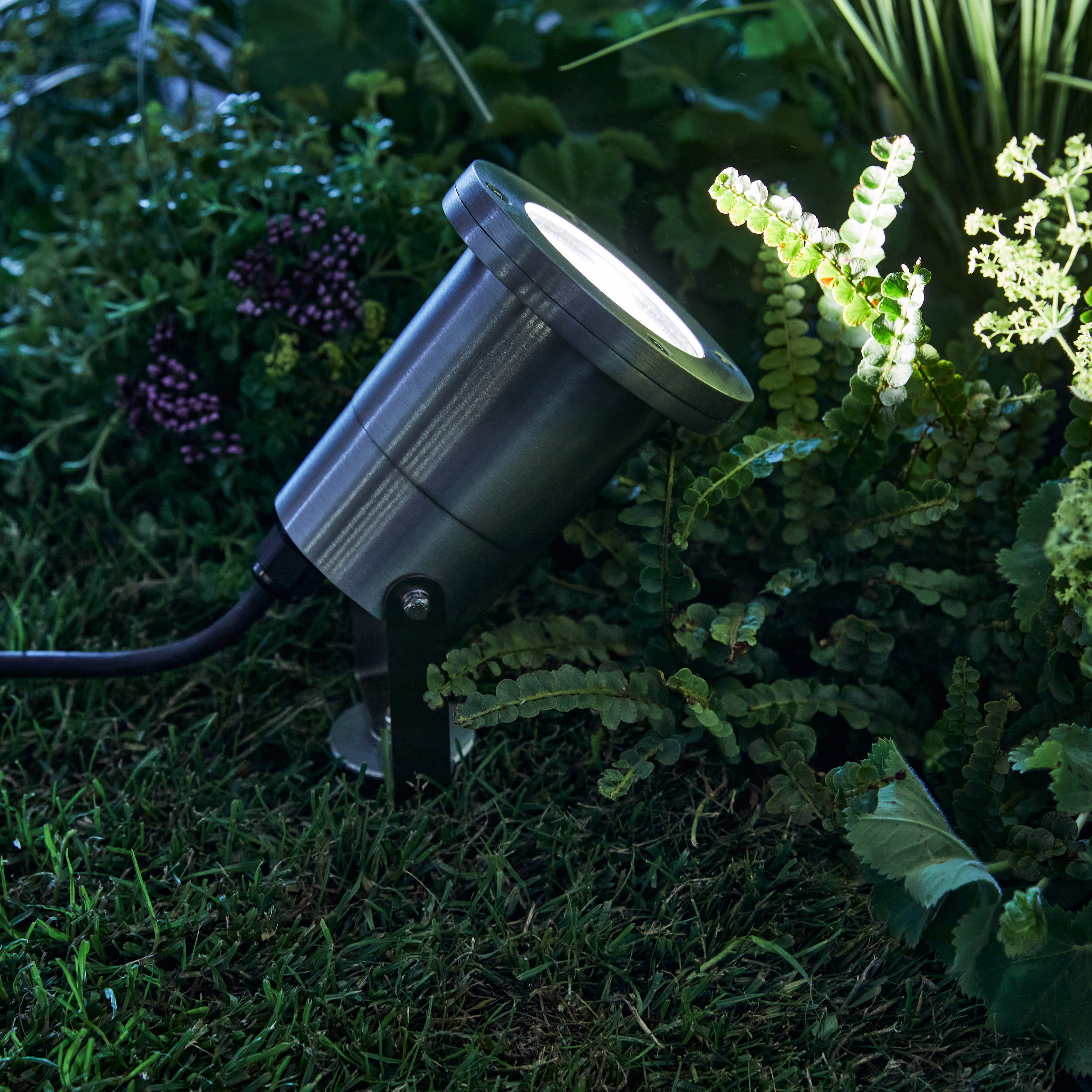 Kopp Faretto LED Da Giardino Con Picchetto E Interruttore Crepuscolare – 1 Luce, 6,5W, 400 Lumen, 4000K, IP44, Nero