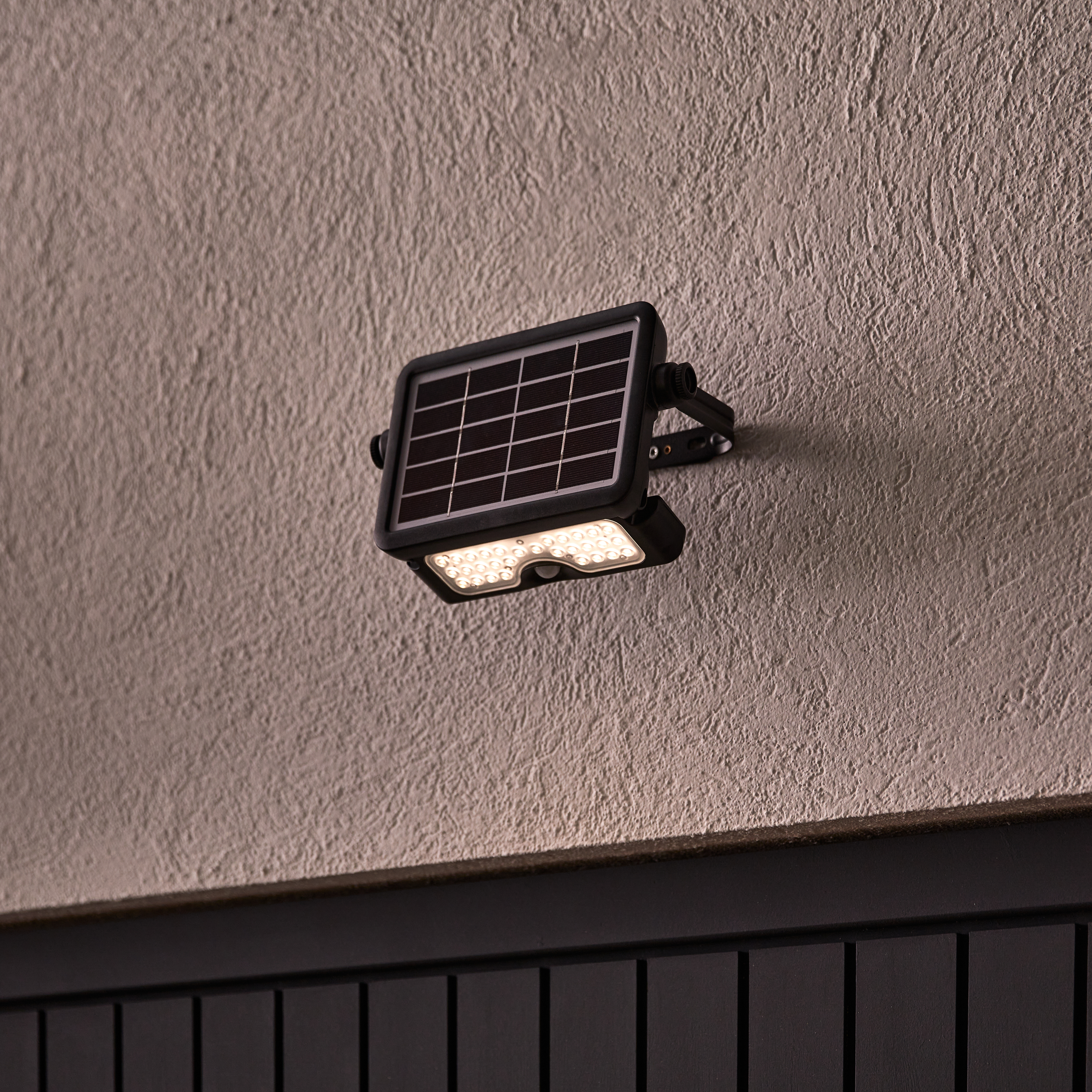 Projetor solar INSPIRE ZUZO 530LM ALUMINIO PRETO - 5