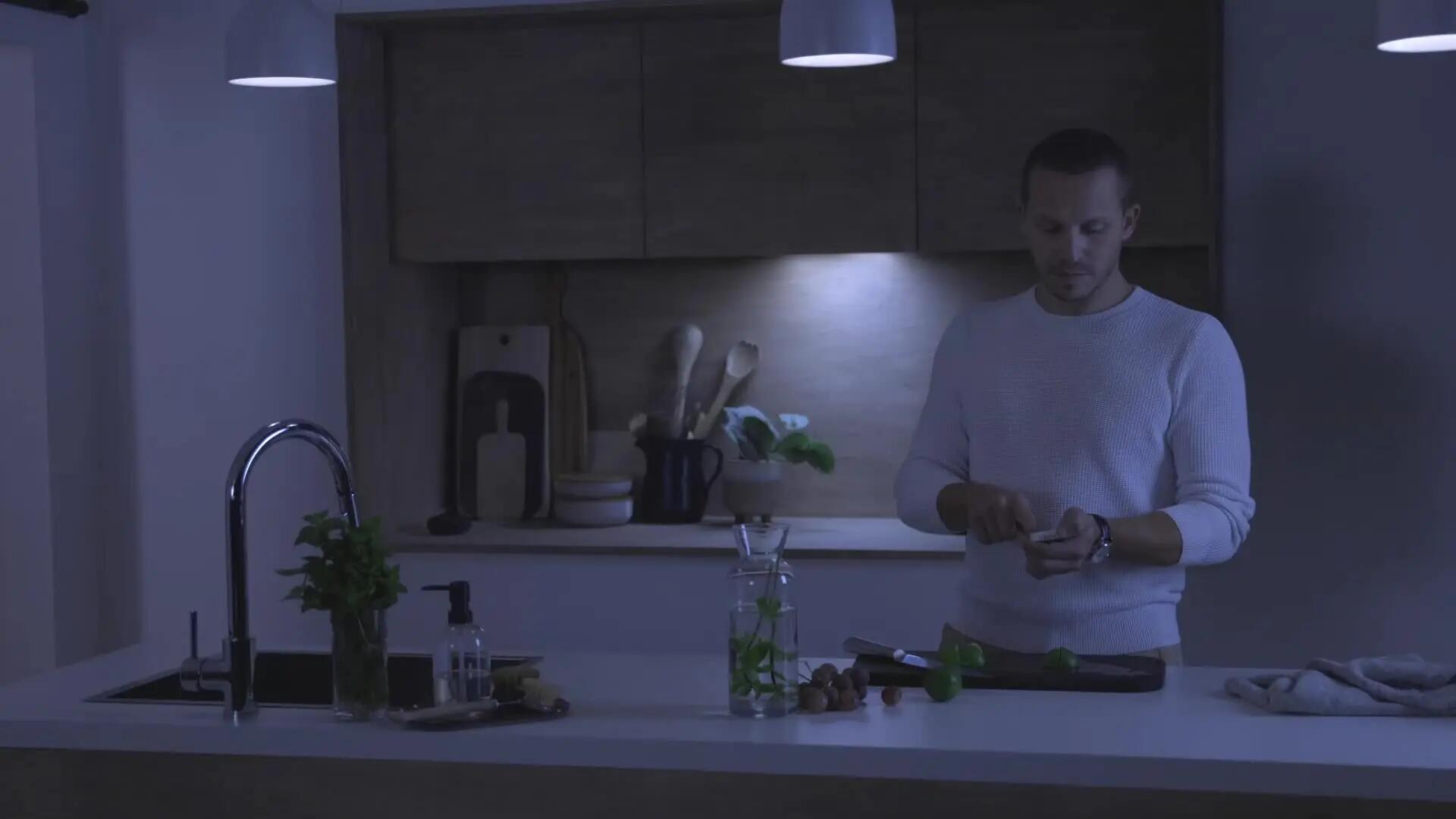 Żarówka Smart Enki LED z pilotem E27 7 W = 60 W 806 lm bursztynowa Lexman - 8