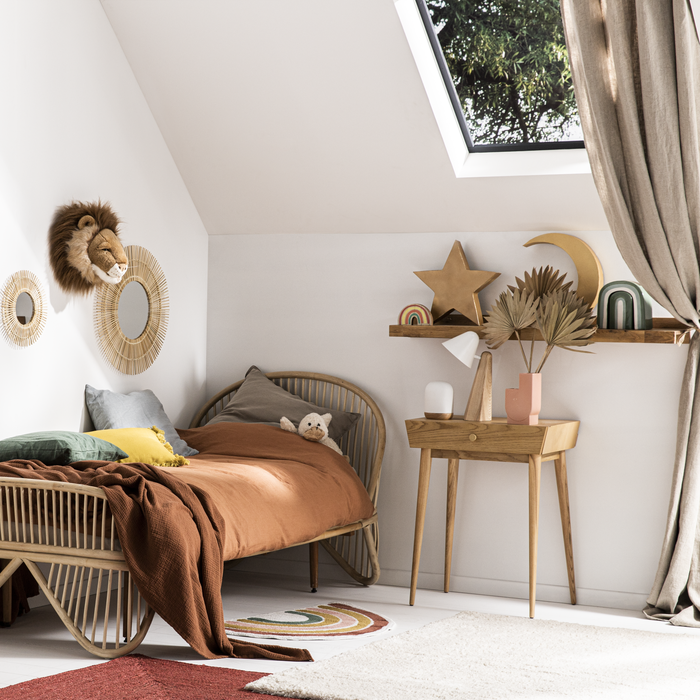 vernice bianca opaca in una camera da letto