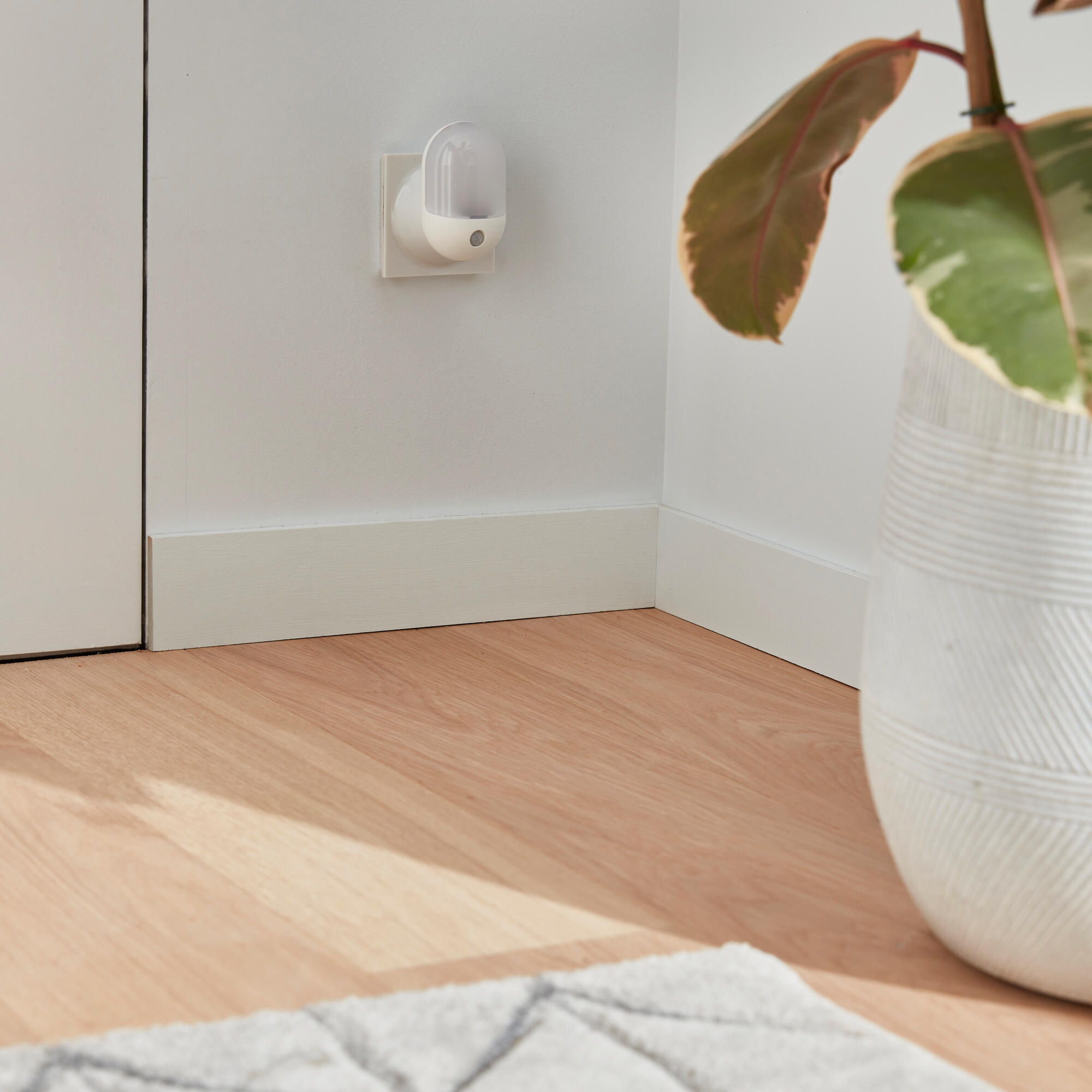 Veilleuse Led sur prise, détection de mouvement et crépusculaire, INSPIRE Selon - 4