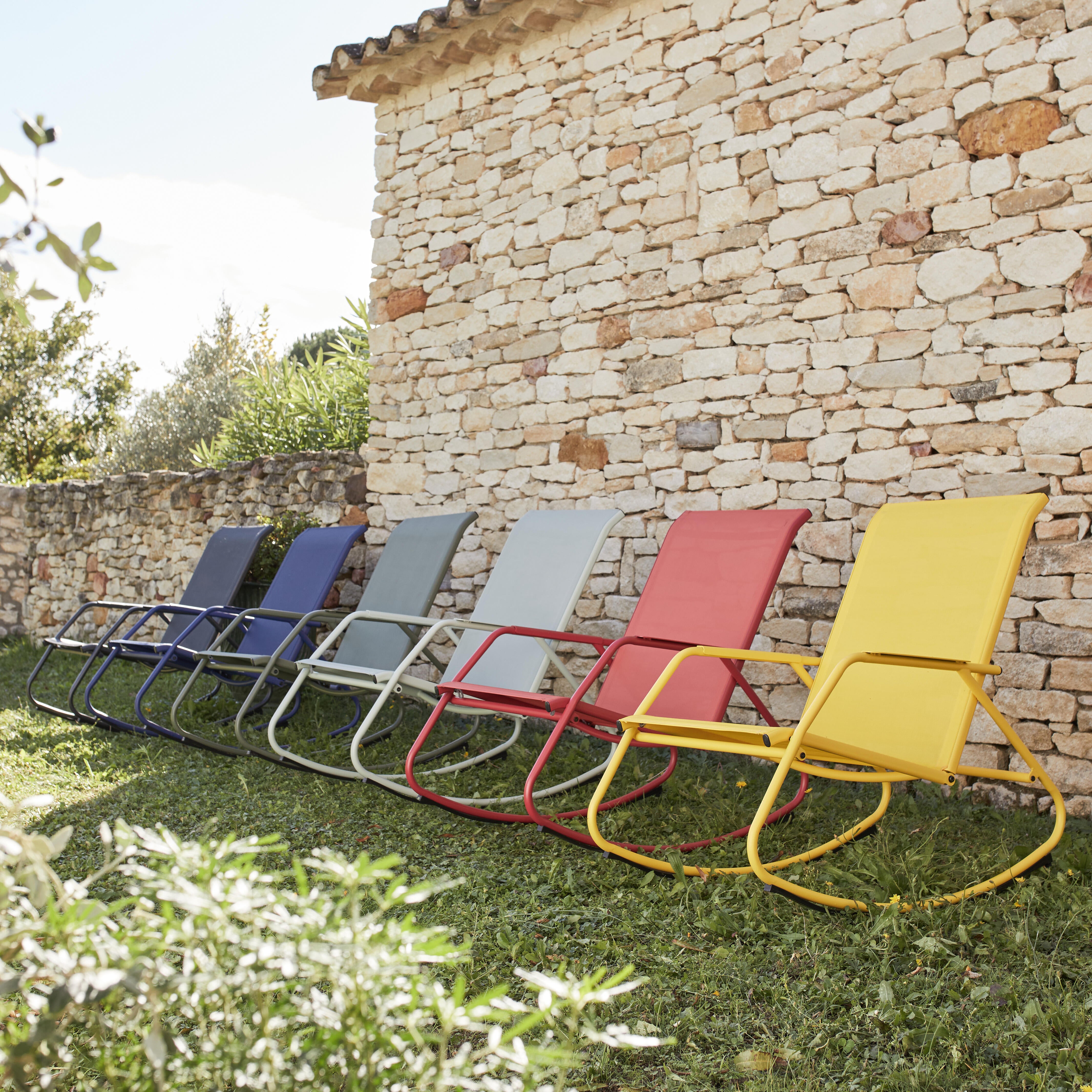 Sedia a dondolo da giardino con cuscino grigio e braccioli Lyco NATERIAL struttura in acciaio, seduta in textilene verde - 6