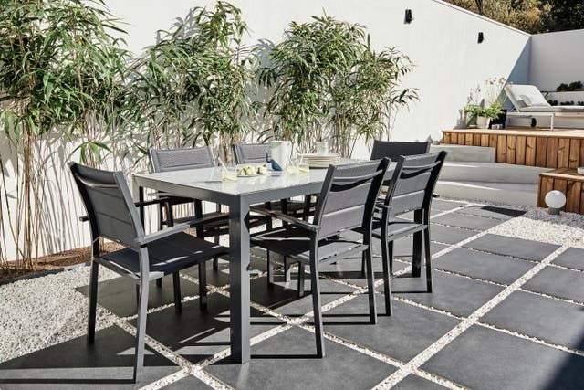 photo d'une table de jardin extensible