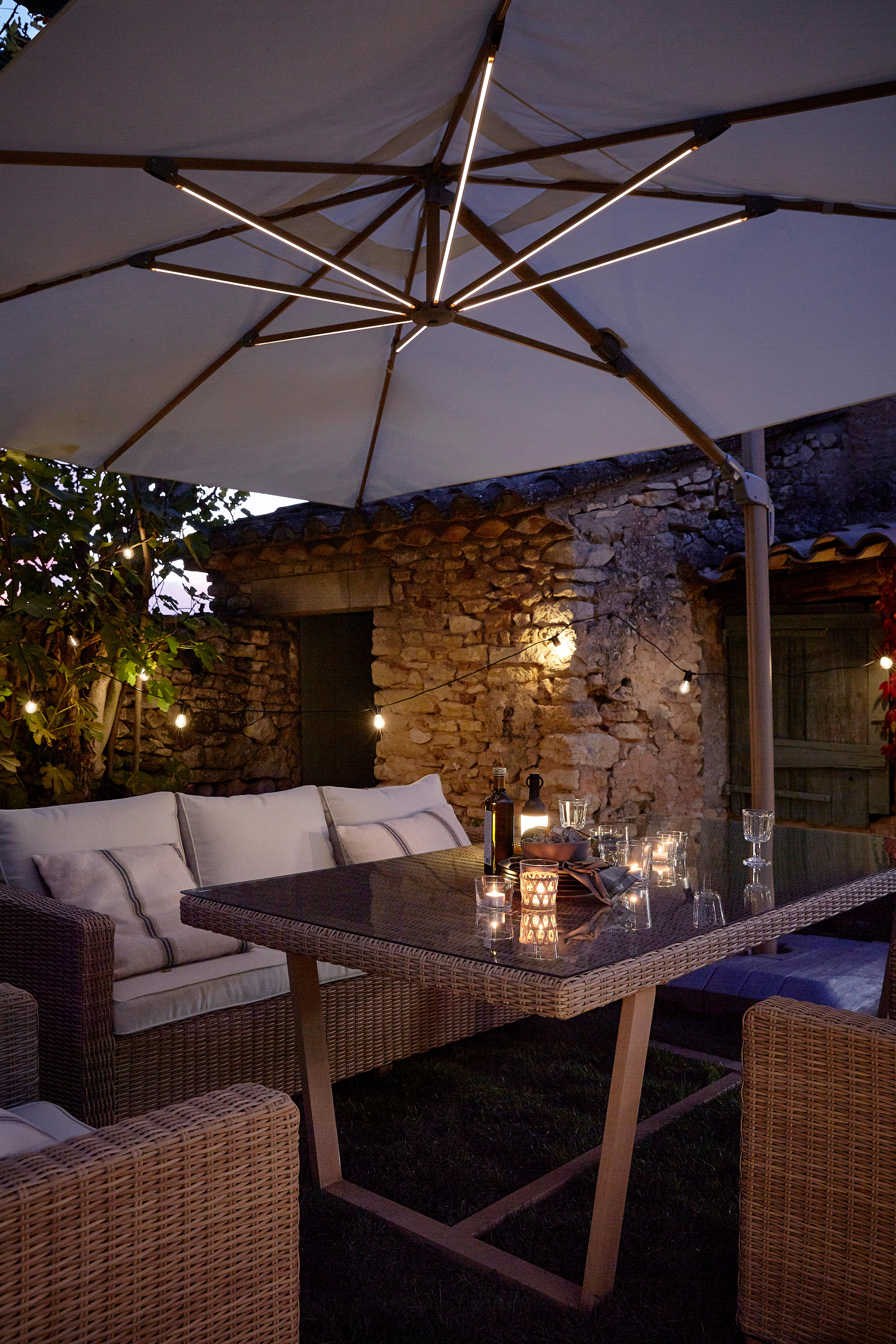 Salotto da giardino per 5 persone beige Medena NATERIAL con cuscini in poliestere bianco - 18