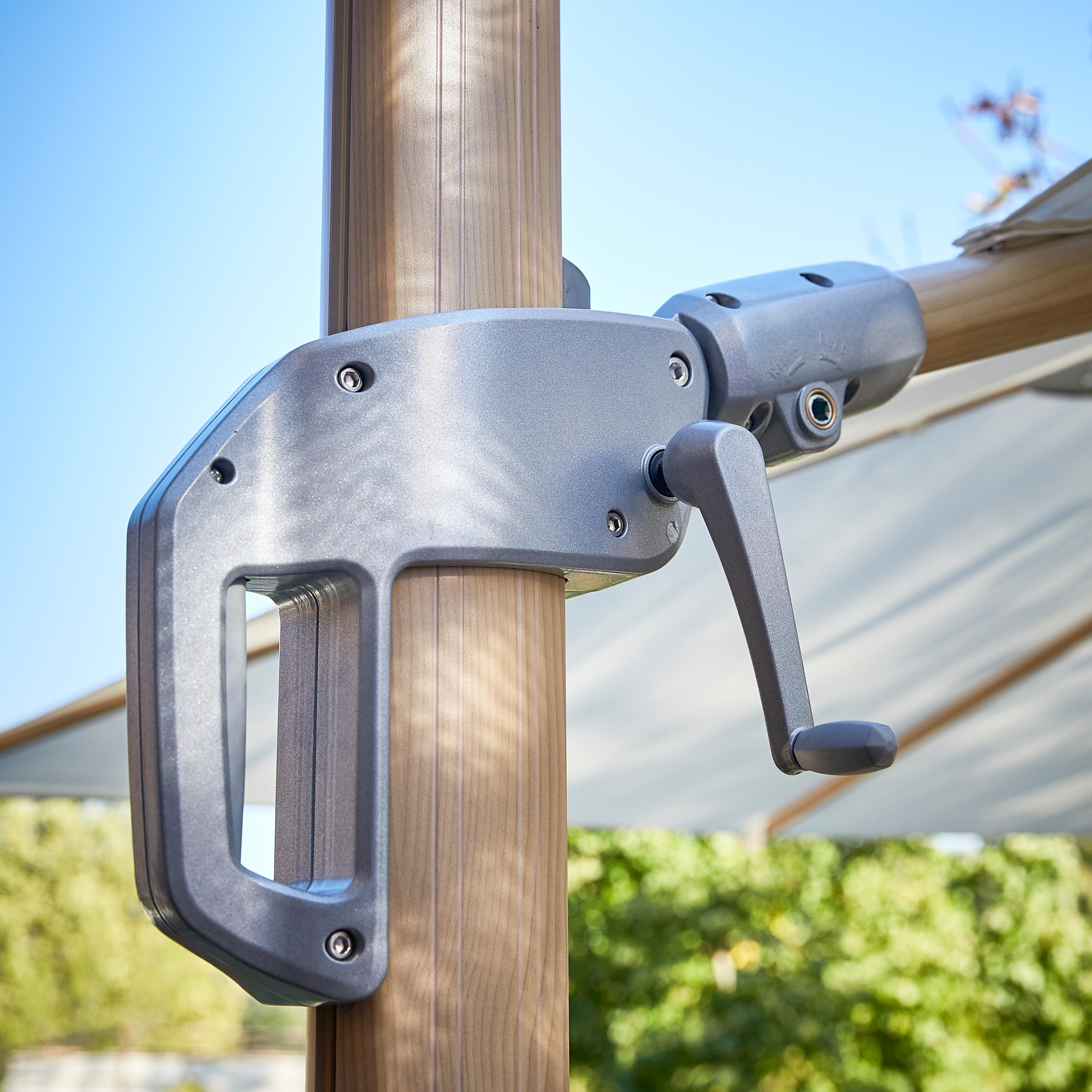 Ombrellone a palo laterale marrone Sonora NATERIAL con telo rettangolare bianco L 280 x P 391 x H 274 cm - 27