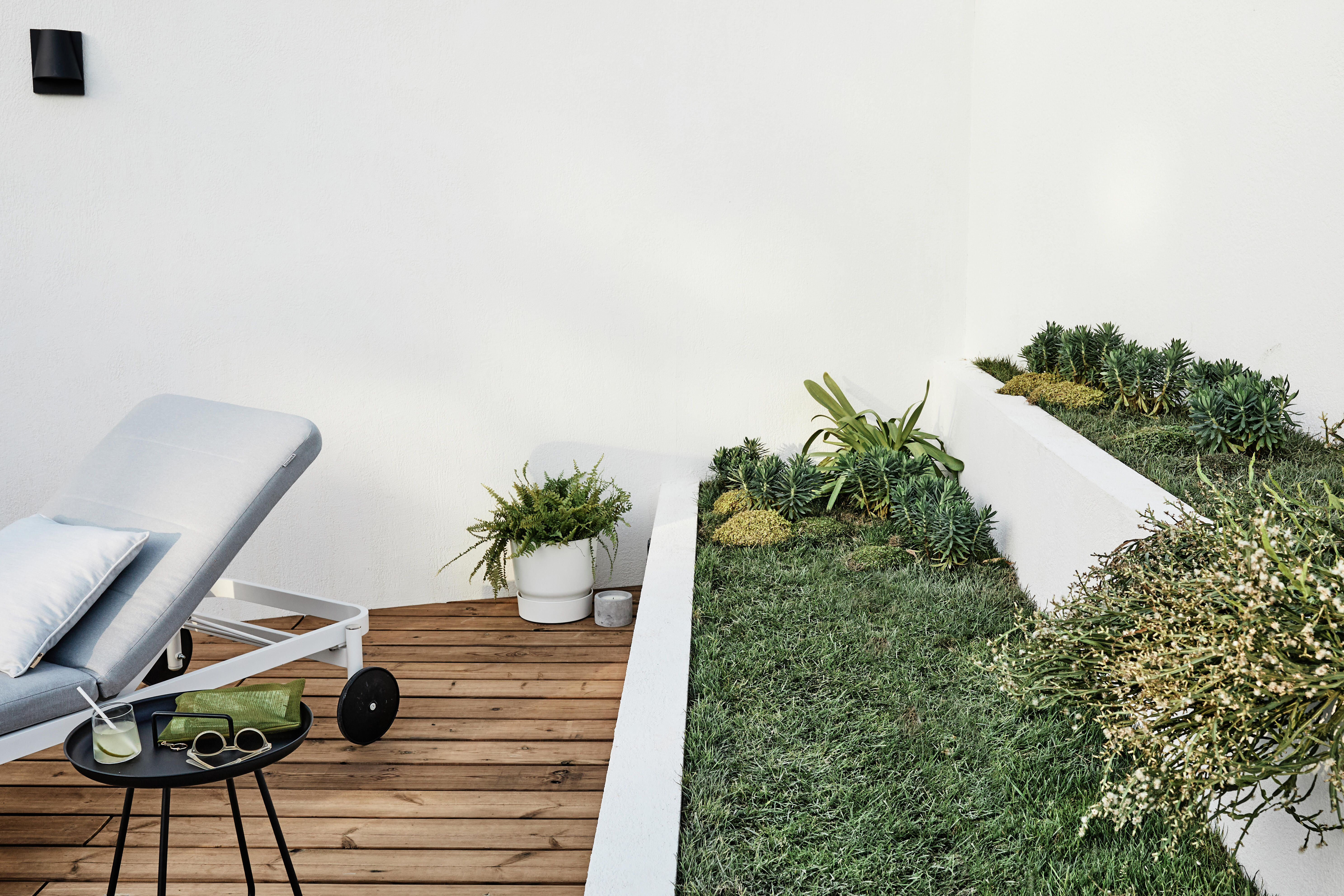 Lettino con cuscino e con ruote Arena NATERIAL in alluminio bianco e cuscino grigio 82 x 90 x 198 cm - 10