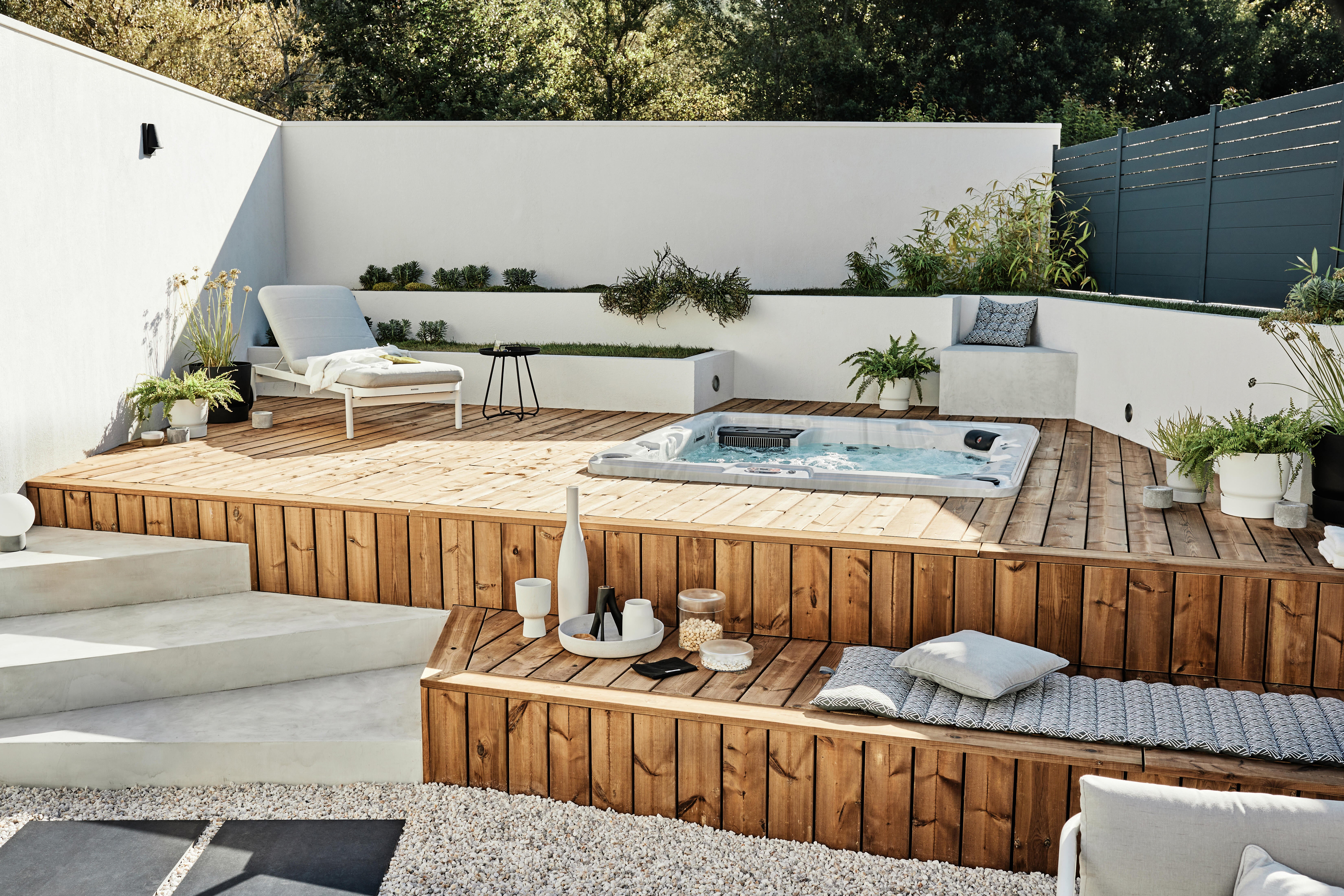 Terrasse surélevée : pose, possibilités et prix [+ Inspiration]