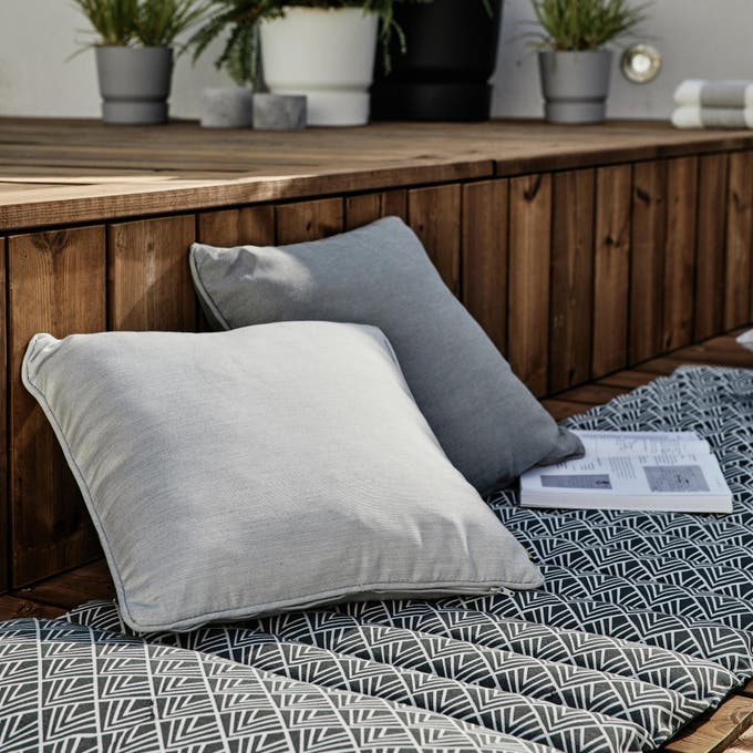 photo de 2 coussins de jardin blanc et gris
