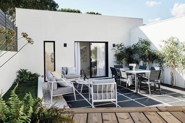 photo de l'arrière de la maison avec sa terrasse aménagée