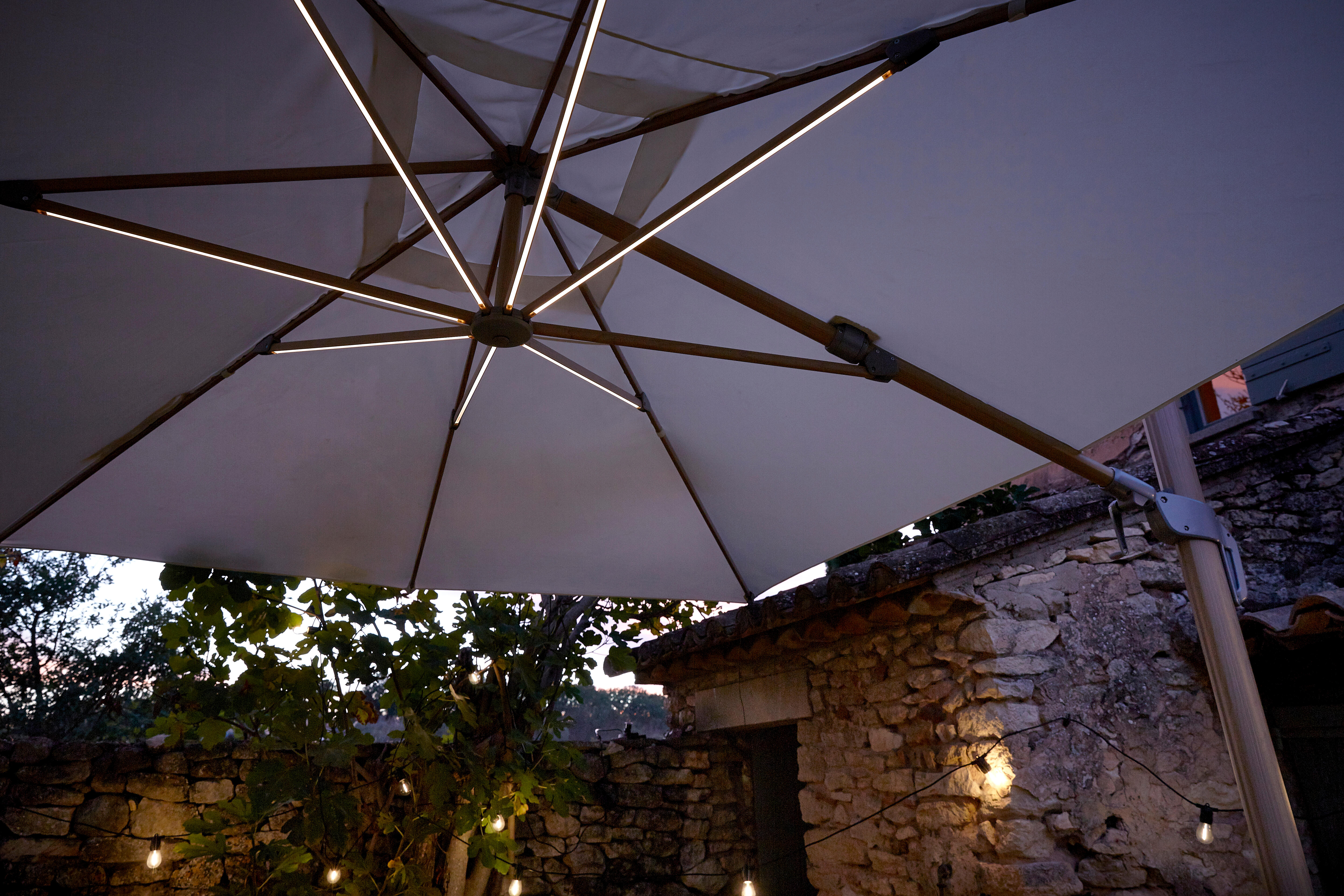 Ombrellone a palo laterale marrone Sonora NATERIAL con telo rettangolare bianco L 280 x P 391 x H 274 cm - 26