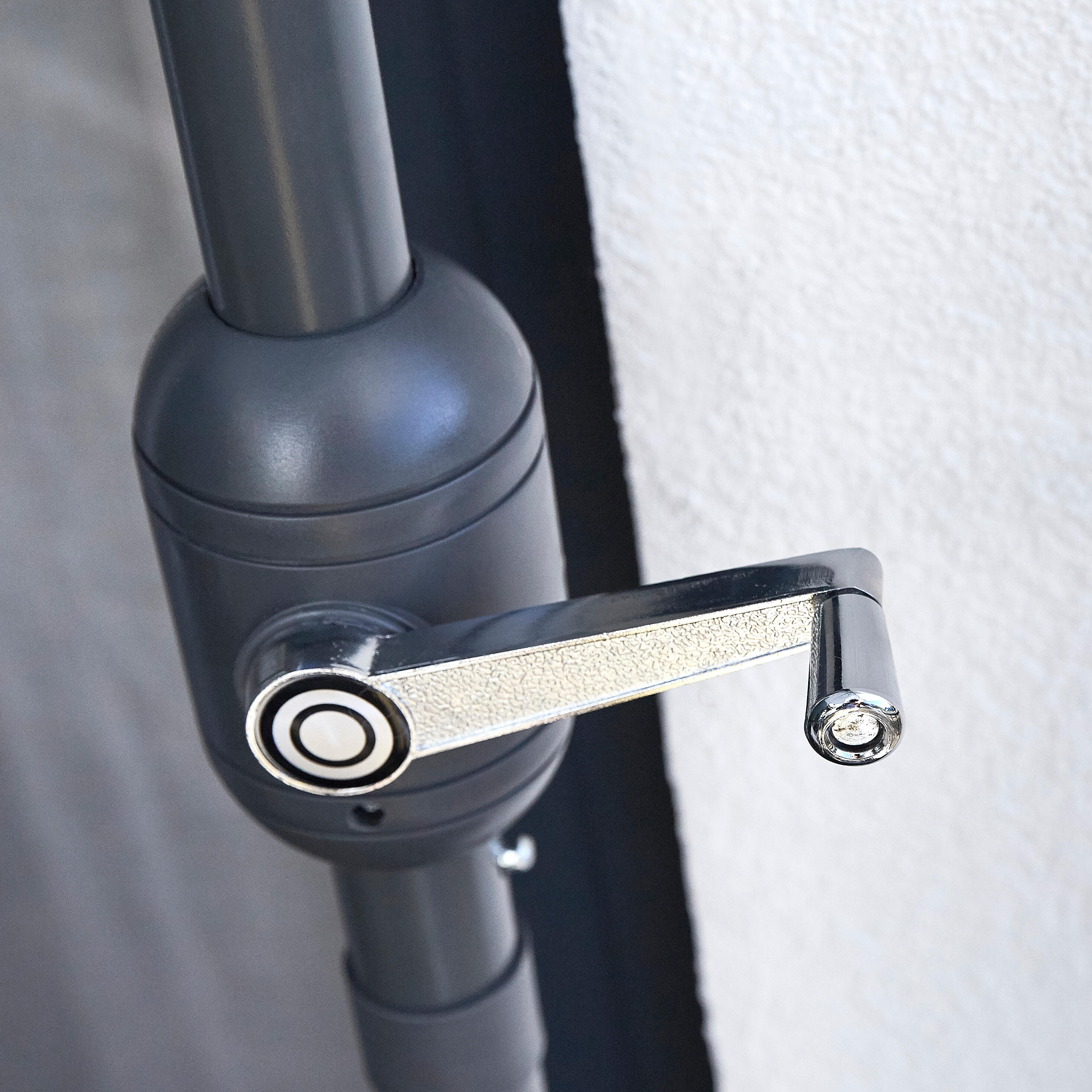 Ombrellone centrale grigio Arkea NATERIAL con telo 1/2 cerchio bianco L 268 x P 135 x H 235 cm - 9