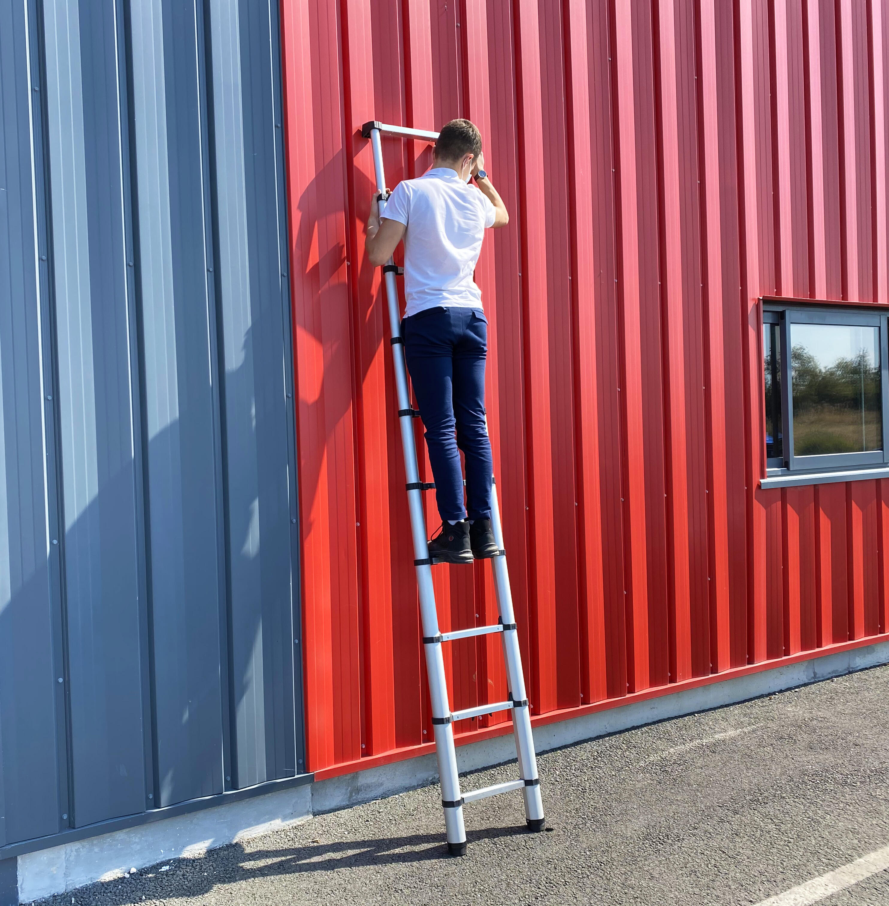 Echelle télescopique aluminium 10 échelons H.2.9 m - 3