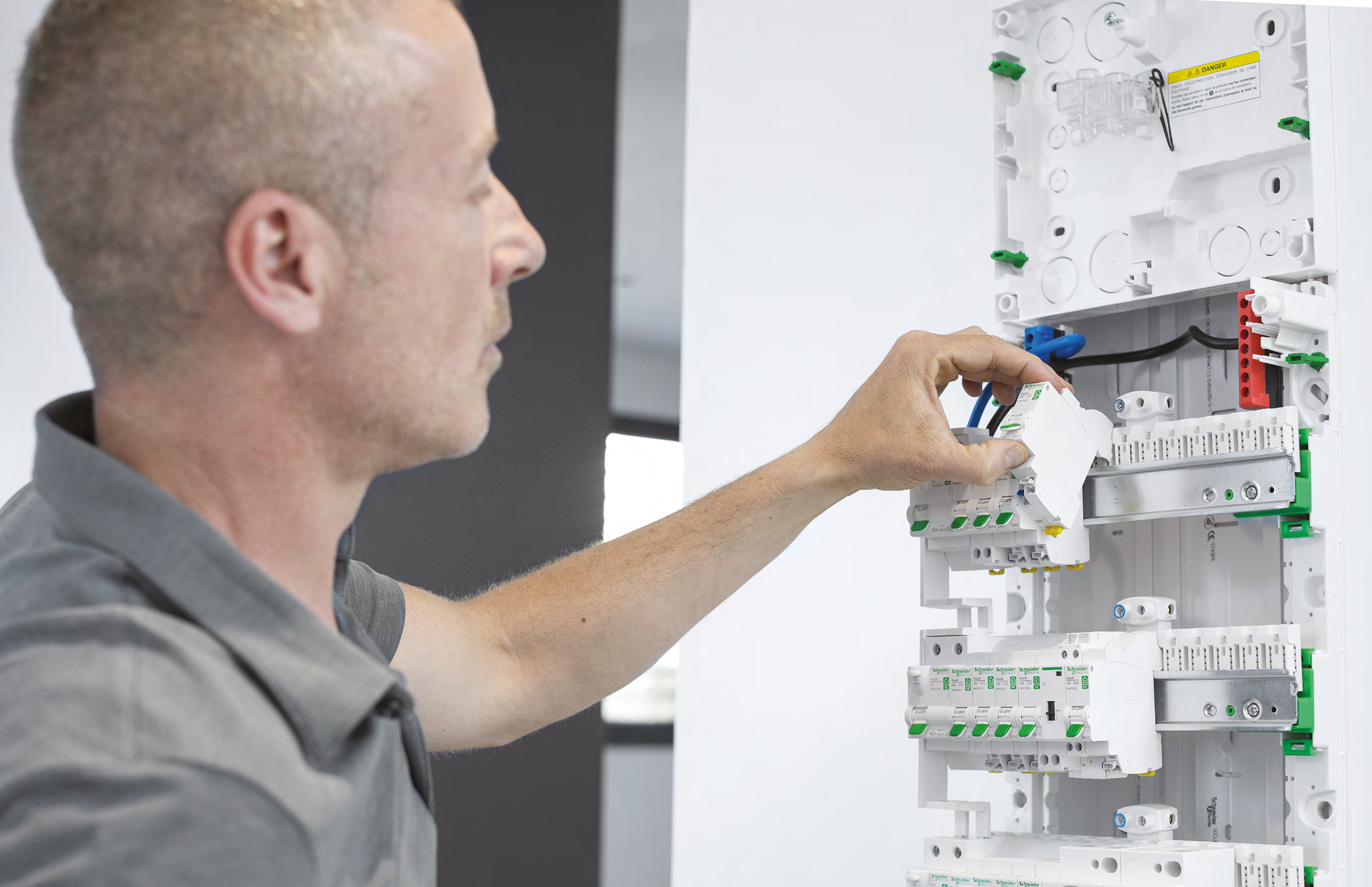 Tableau précâblé logement T5 et + 4 rangées Resi9 XP SCHNEIDER ELECTRIC - 3
