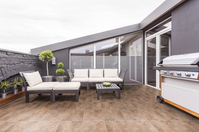 Piastrella da pavimento e rivestimento interno ed esterno in gres porcellanato 15.3 x 30.7 cm non rettificato rosso mattone opaco Tavella Giglio R10 traffico intenso (pei 4/5) Sp. 8.3 mm 1.4 mq