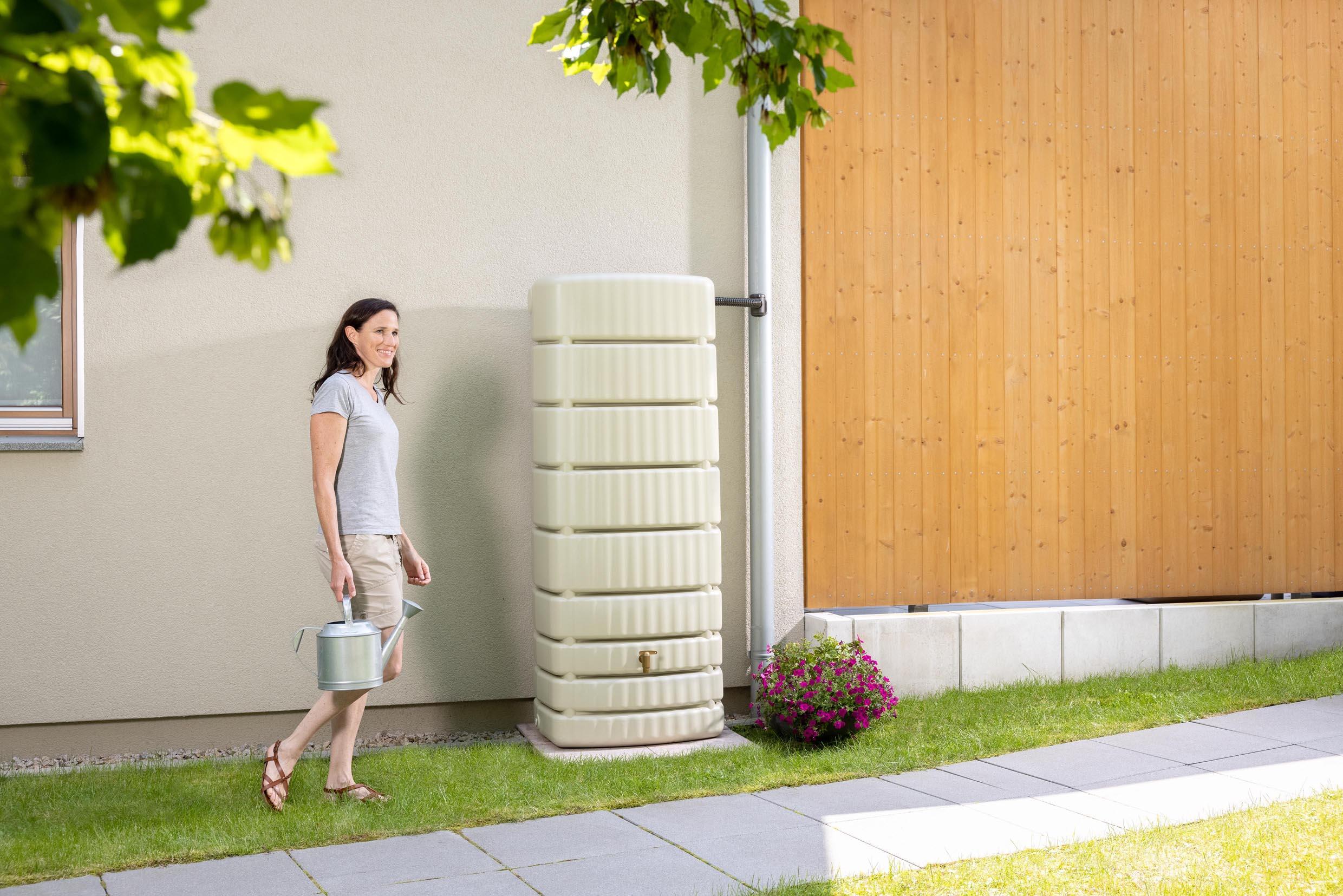 Récupérateur d'eau mural rectangulaire Slim sable 500L + robinet GARANTIA - 8