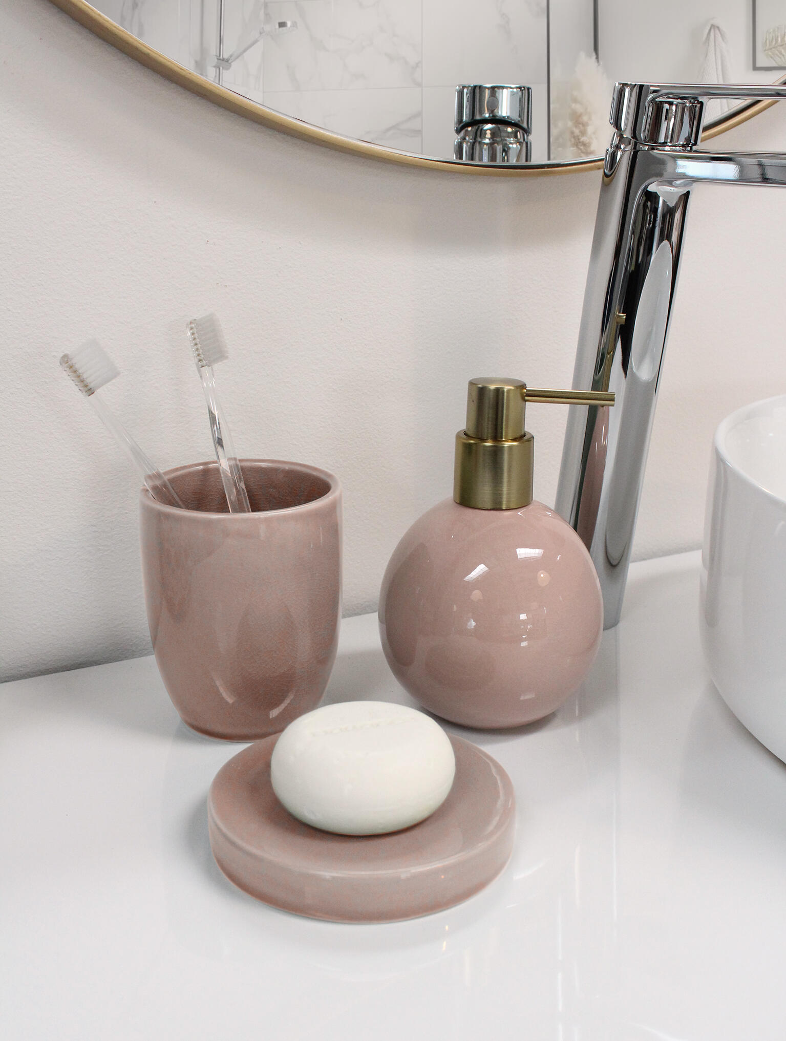 Distributeur Tidiane rose AZAO - 4