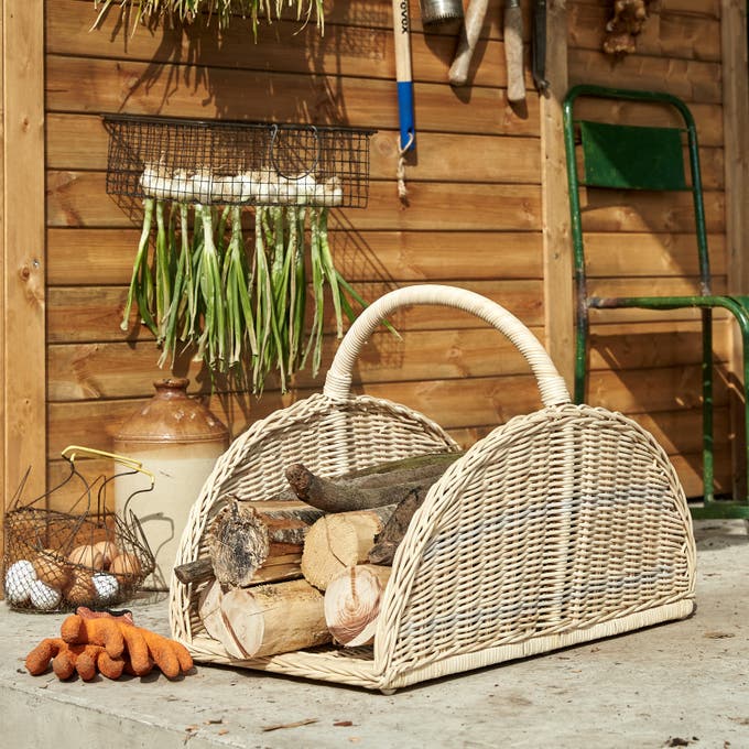 photo d'un panier ne osier à buches