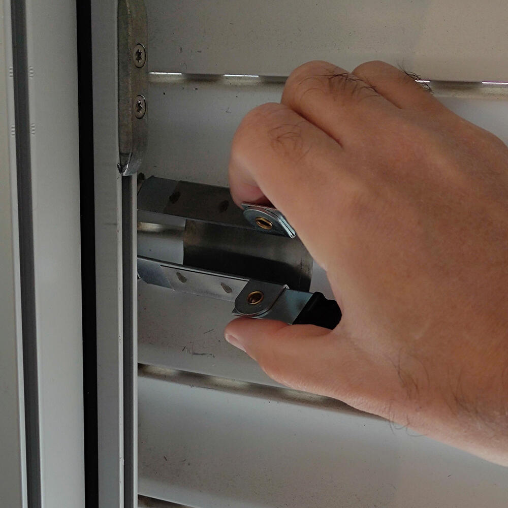 Lot 2 pinces anti-soulèvement pour volets roulants AFBAT - 2